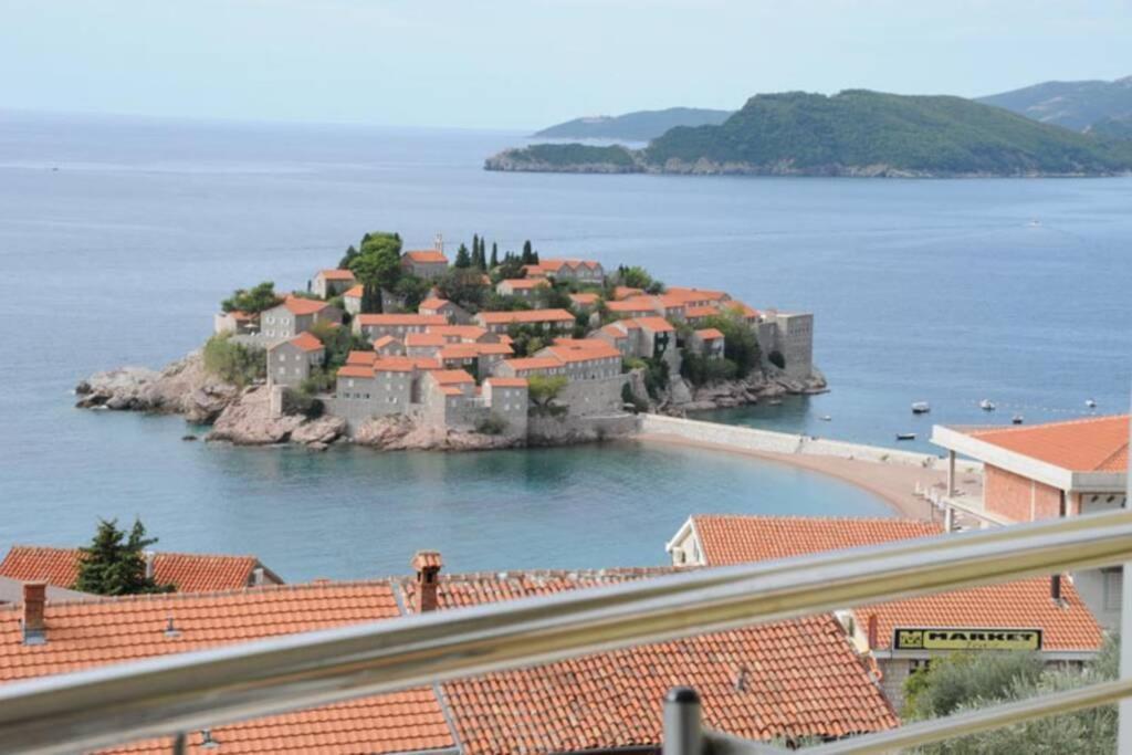 Bmv Apartment 1 With Sea View Sveti Stefan Extérieur photo